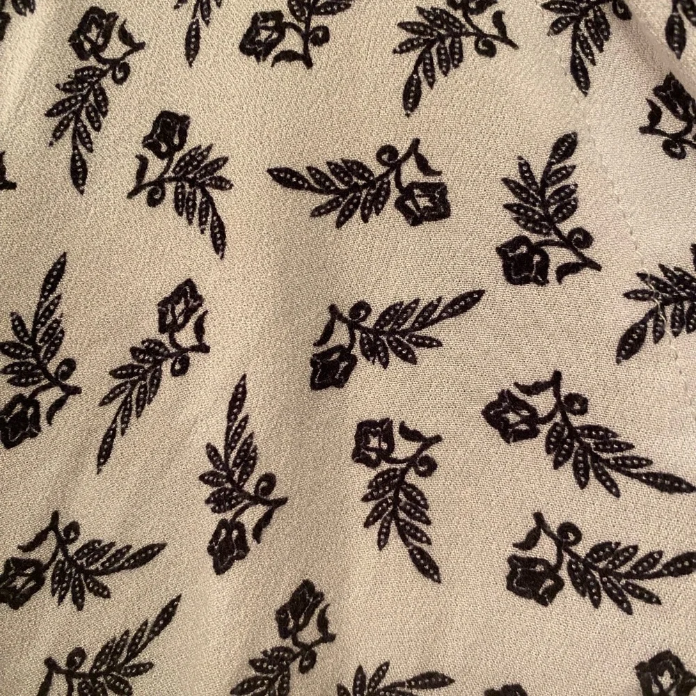 Universal Threads work blouse - Picture 3 of 4